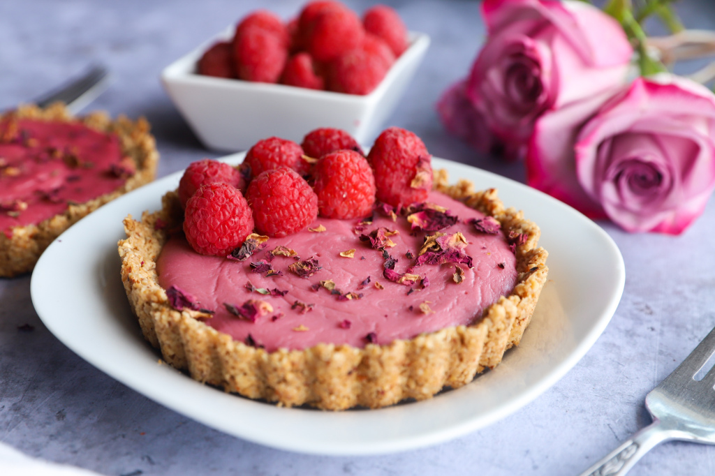 Easy raspberry tarts with a gluten-free crust and fresh raspberries