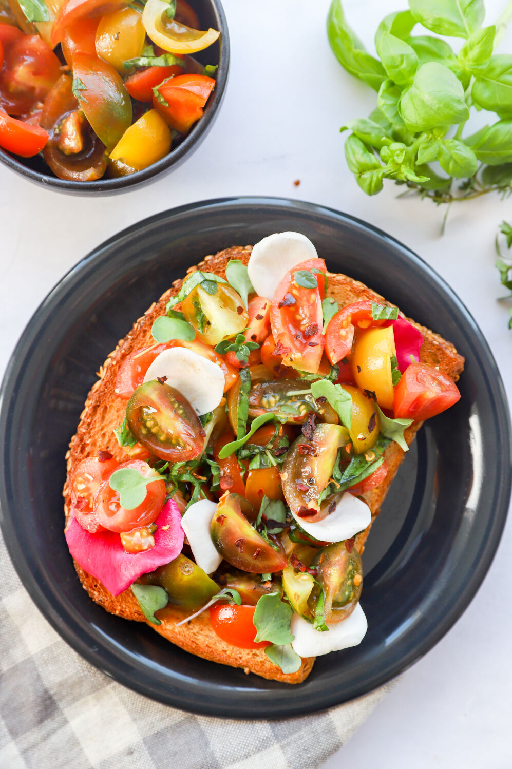 Fresh garden toast with tomato slices and basil leaves