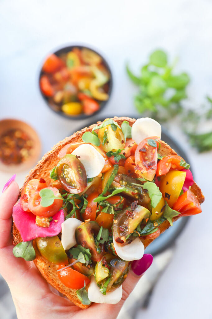 Fresh garden toast with tomato slices and basil leaves