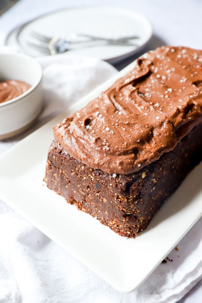 No-bake Nutella cake with hazelnuts and cocoa