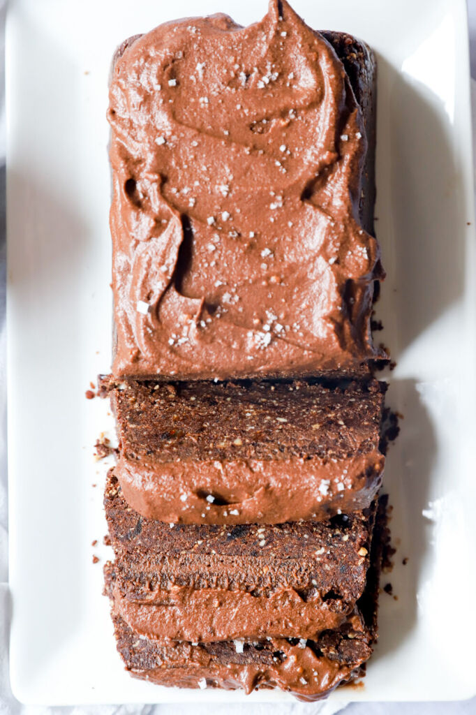 No-bake Nutella cake with hazelnuts and cocoa