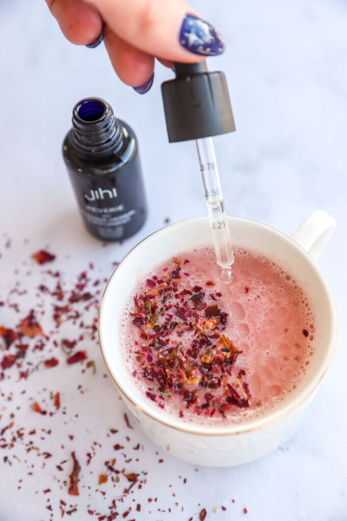 Sleep-enhancing pink moon milk with almond milk