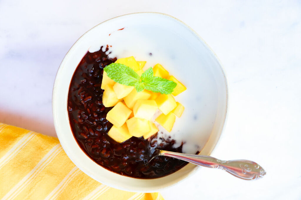 Thai sticky black rice pudding with mango and coconut milk