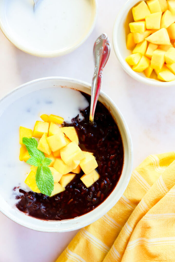 Sleep-promoting black rice pudding with mango and coconut milk