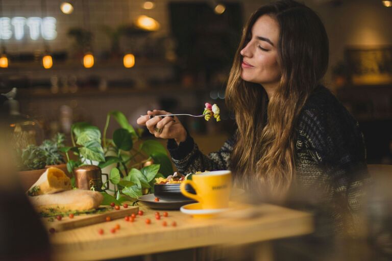 Woman enjoy food in a cozy setting